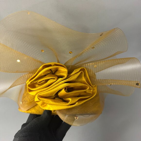 Chic Gold Fascinator Hat with Floral Accent main image 8